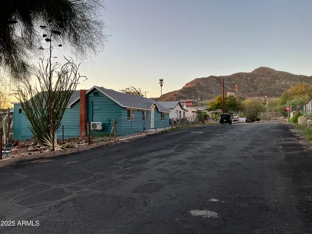 a view of a storage & utility room with washer and dryer