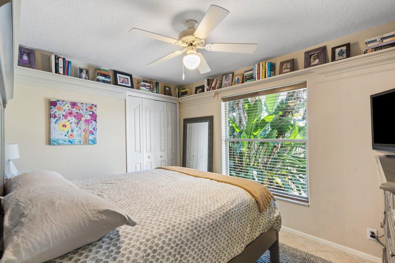 6063 Barbara Street Jupiter, FL 33458 - Photo 14 of 26 15