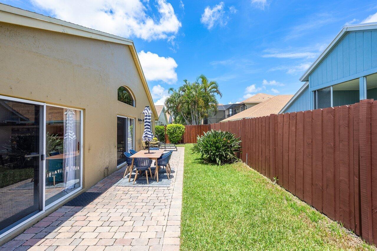 6063 Barbara Street Jupiter, FL 33458 - Photo 23 of 26 23