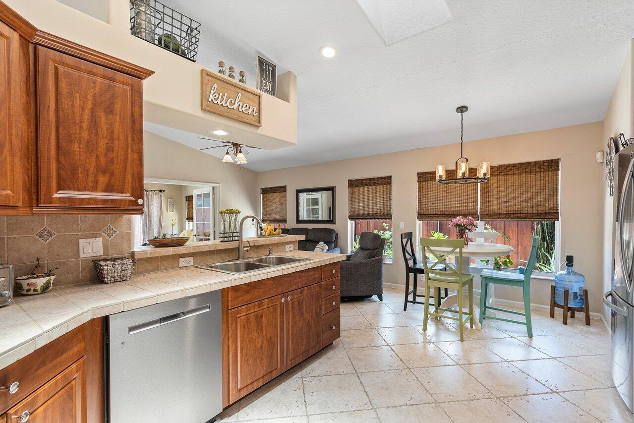 6063 Barbara Street Jupiter, FL 33458 - Photo 4 of 26 3