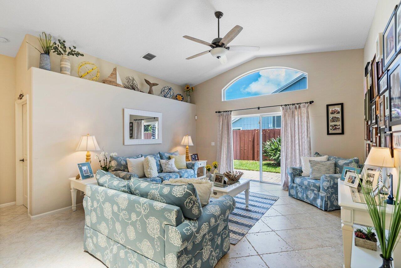 6063 Barbara Street Jupiter, FL 33458 - Photo 8 of 26 8