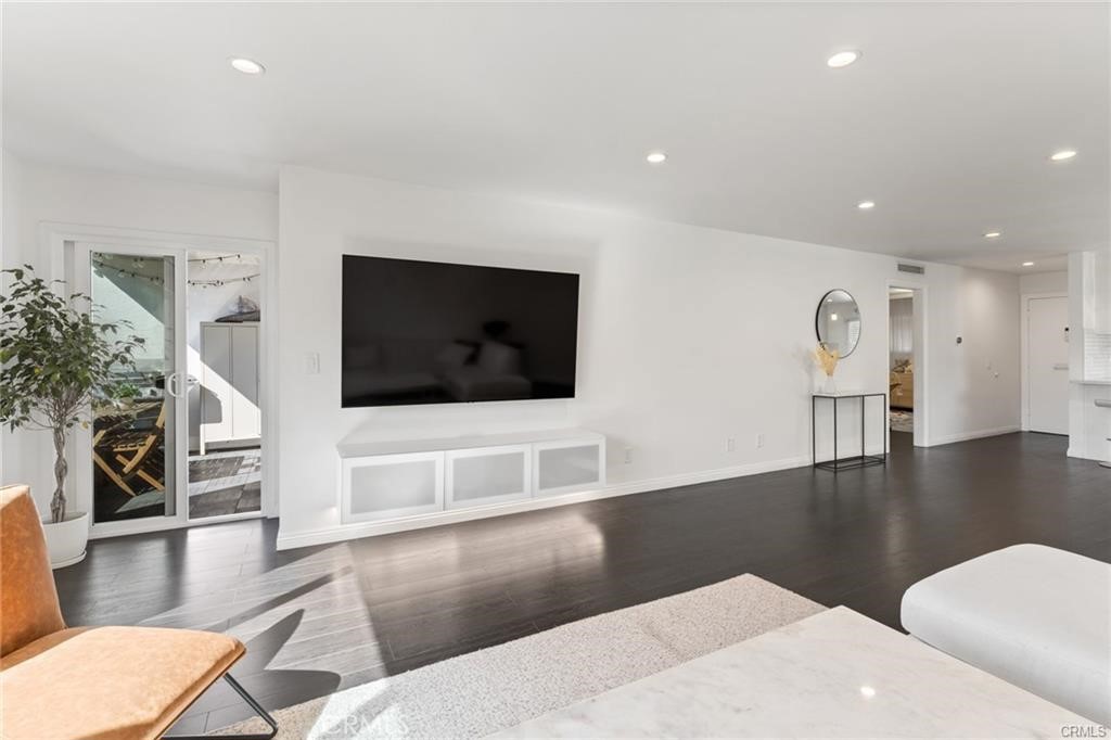 1935 Alpha Road, Unit 314 Glendale, CA 91208 - Photo 4 of 27 Gallery Image 4