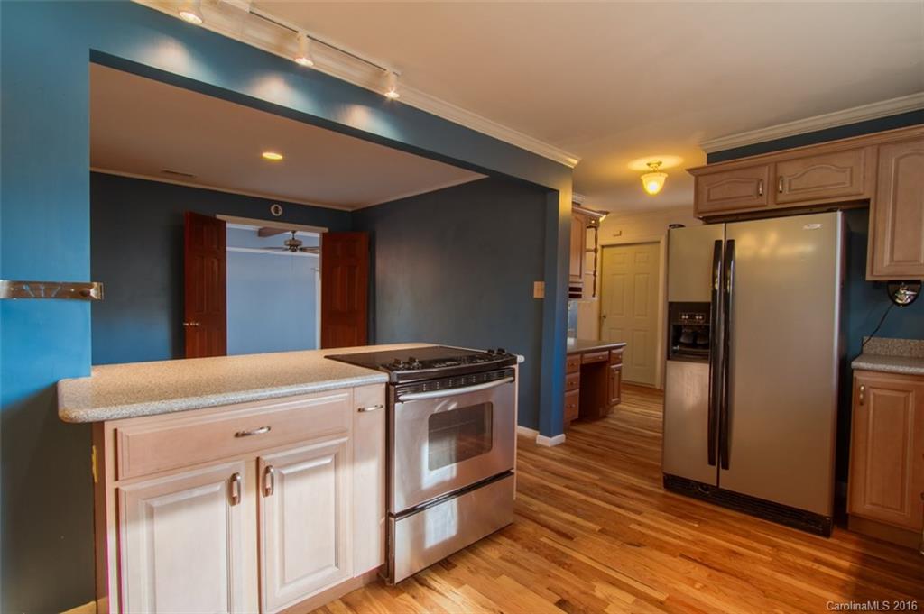 481 University Heights Road Cullowhee, NC 28723 - Photo 6 of 24 Gallery Image 6