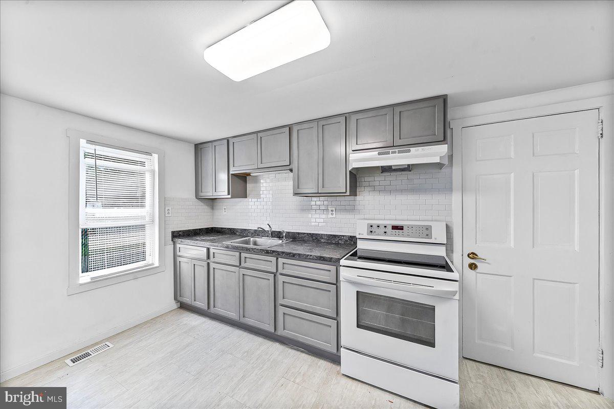 1242 Chestnut Street Marcus Hook, PA 19061 - Photo 13 of 32