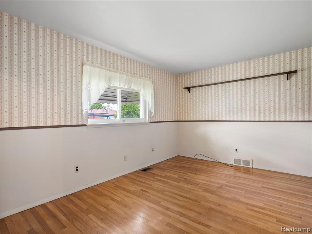 32427 Hayes Road Warren, MI 48088 - Photo 12 of 22 Gallery Image 12