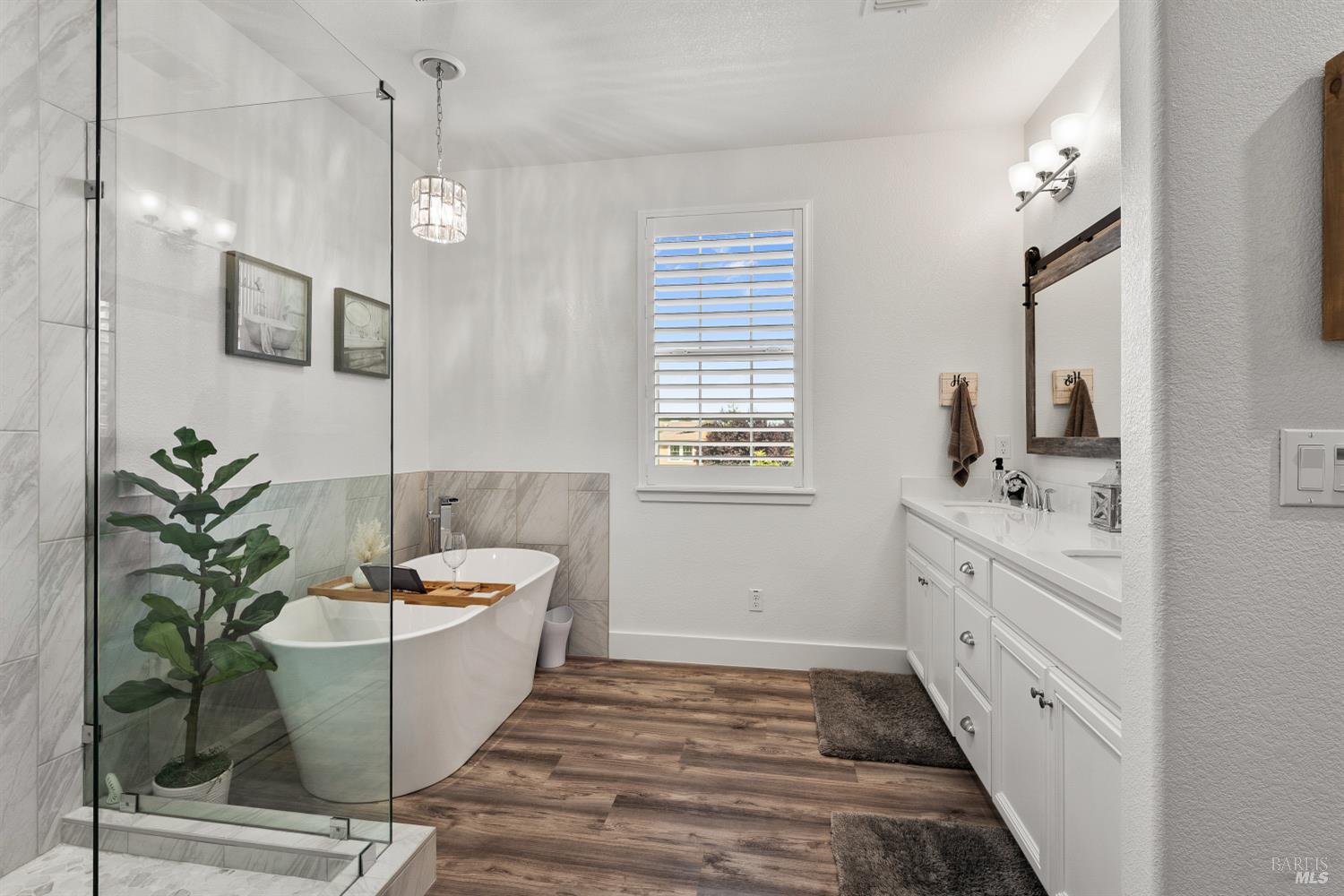 5453 Kaitlyn Place Rohnert Park, CA 94928 - Photo 24 of 41 Choose your preferred way to unwind with both a shower stall and a separate soaking tub available for relaxation options.