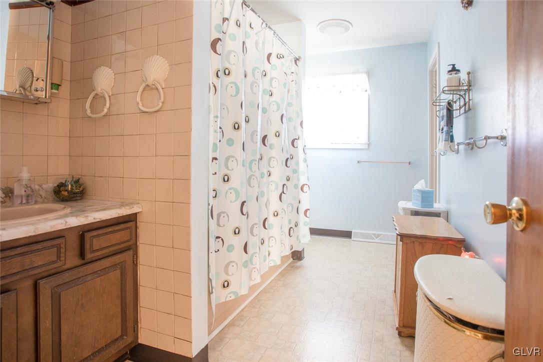 203 Center Road Stroudsburg, PA 18360 - Photo 21 of 27 Gallery Image 21