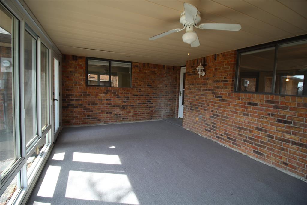 634 Ray Avenue DeSoto, TX 75115 - Photo 26 of 28 Unfurnished sunroom featuring a ceiling fan