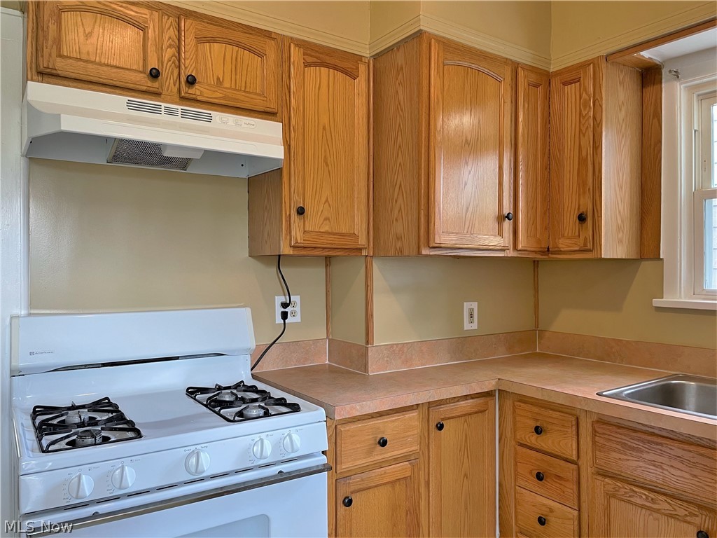 2104 Rossmoor Road Cleveland Heights, OH 44118 - Photo 6 of 35 Kitchen remodeled by current owner.