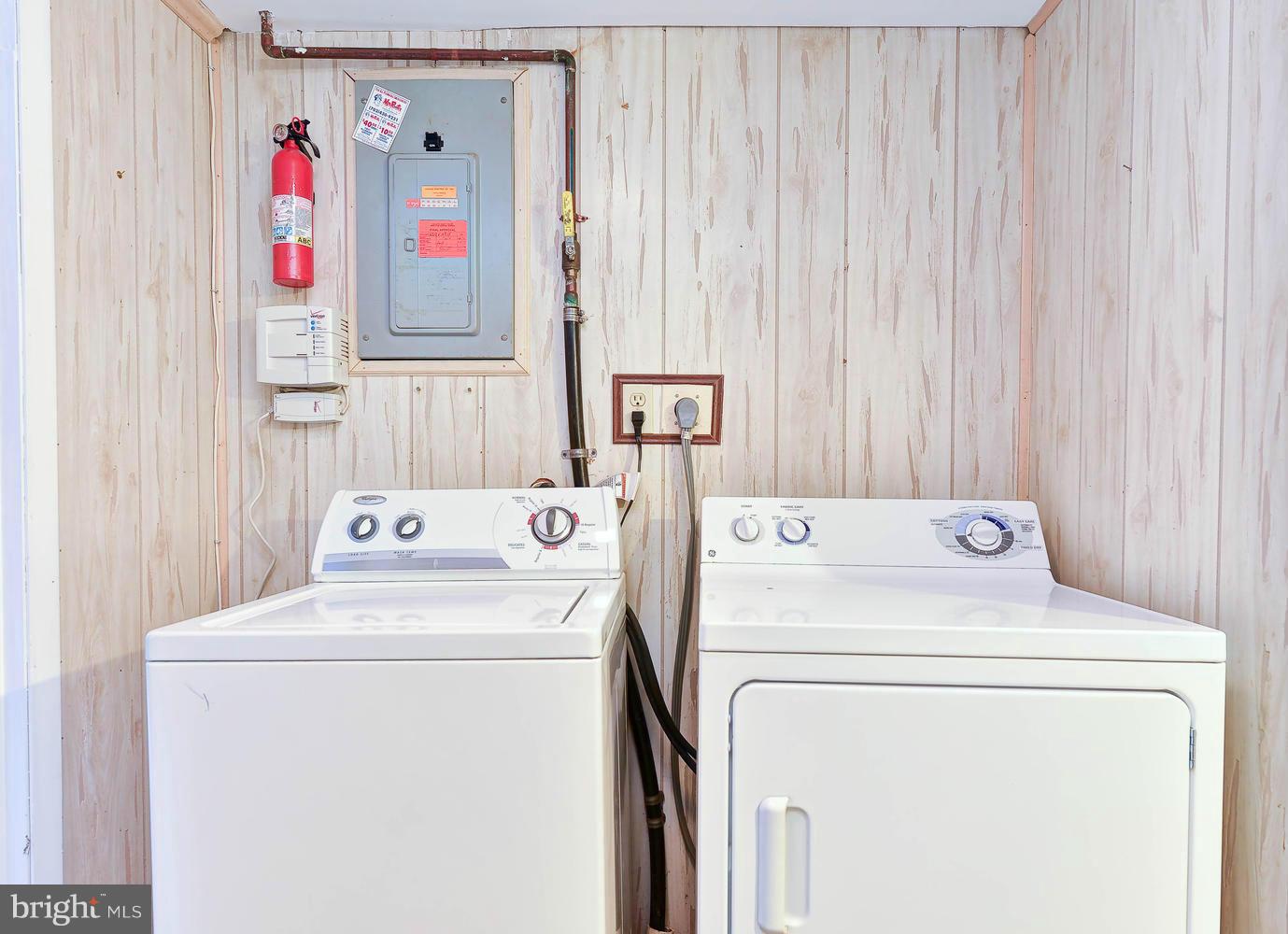 6829 19th Road North Arlington, VA 22213 - Photo 22 of 30 Laundry Room