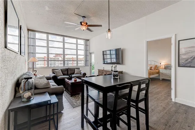 $190,000 | 1301 Northeast Miami Gardens Drive, Unit 1721W, Miami, FL 33179