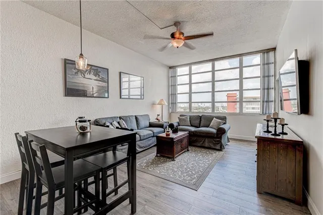 $190,000 | 1301 Northeast Miami Gardens Drive, Unit 1721W, Miami, FL 33179