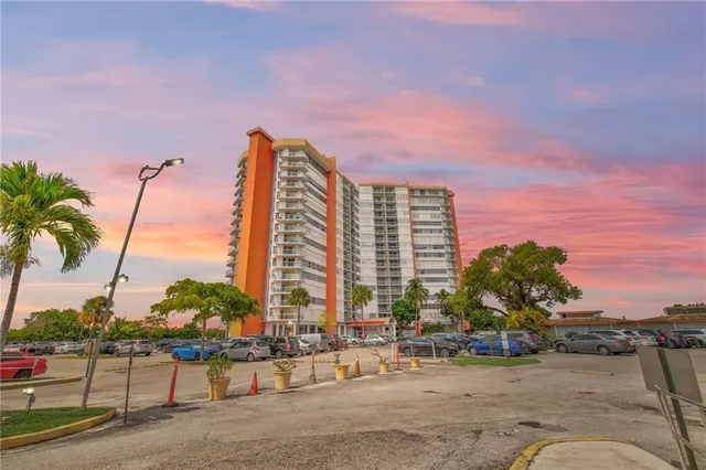 $190,000 | 1301 Northeast Miami Gardens Drive, Unit 1721W, Miami, FL 33179