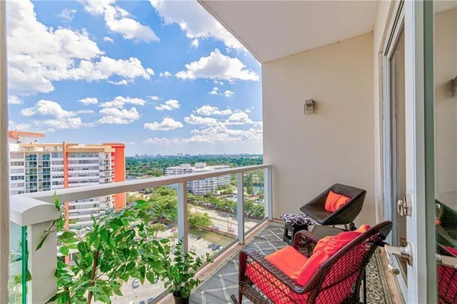 $190,000 | 1301 Northeast Miami Gardens Drive, Unit 1721W, Miami, FL 33179