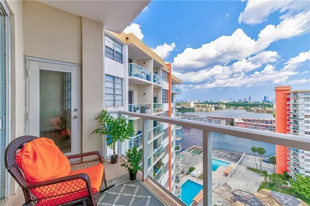 $190,000 | 1301 Northeast Miami Gardens Drive, Unit 1721W, Miami, FL 33179