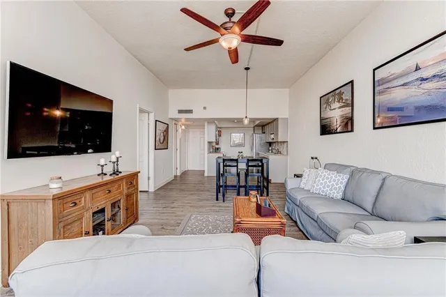 $190,000 | 1301 Northeast Miami Gardens Drive, Unit 1721W, Miami, FL 33179