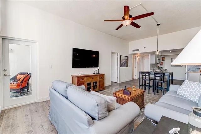 $190,000 | 1301 Northeast Miami Gardens Drive, Unit 1721W, Miami, FL 33179