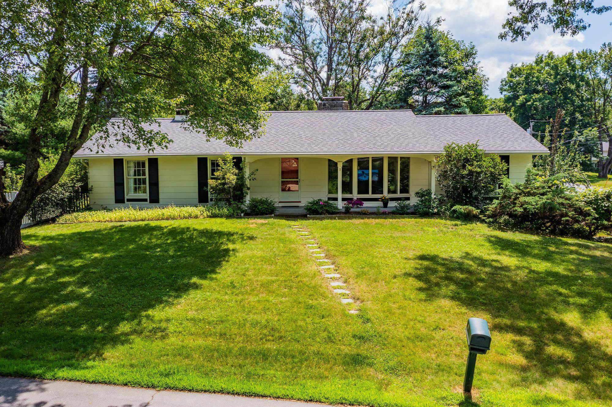 7 Dunster Drive Hanover, NH 03755 - Photo 2 of 40