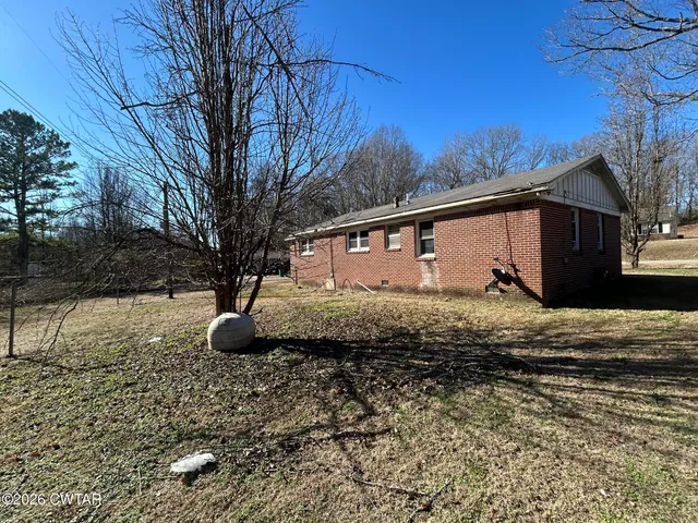 a view of a barn in the middle of a yard