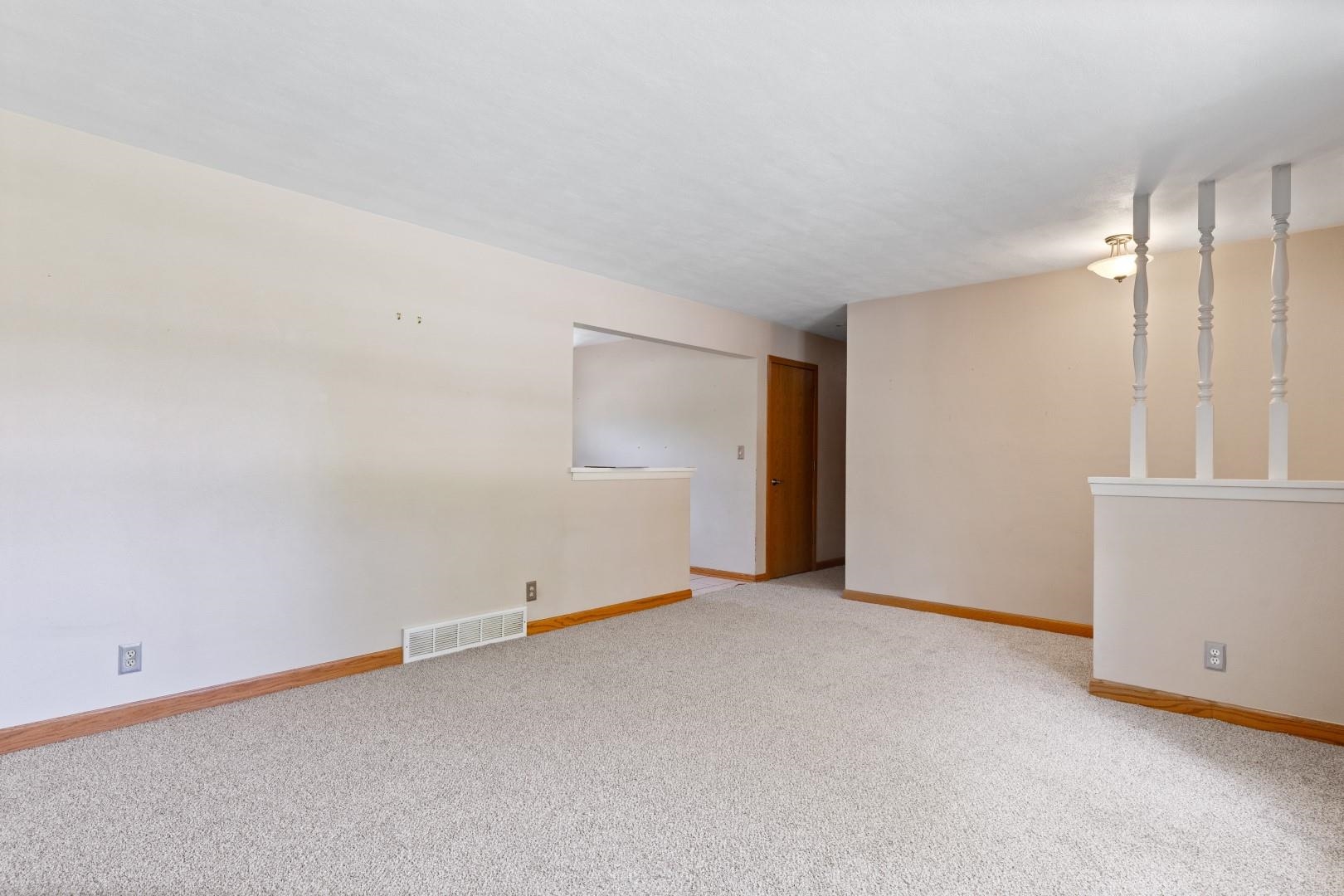 5864 Dover Road Rockford, IL 61109 - Photo 12 of 33 a view of an empty room