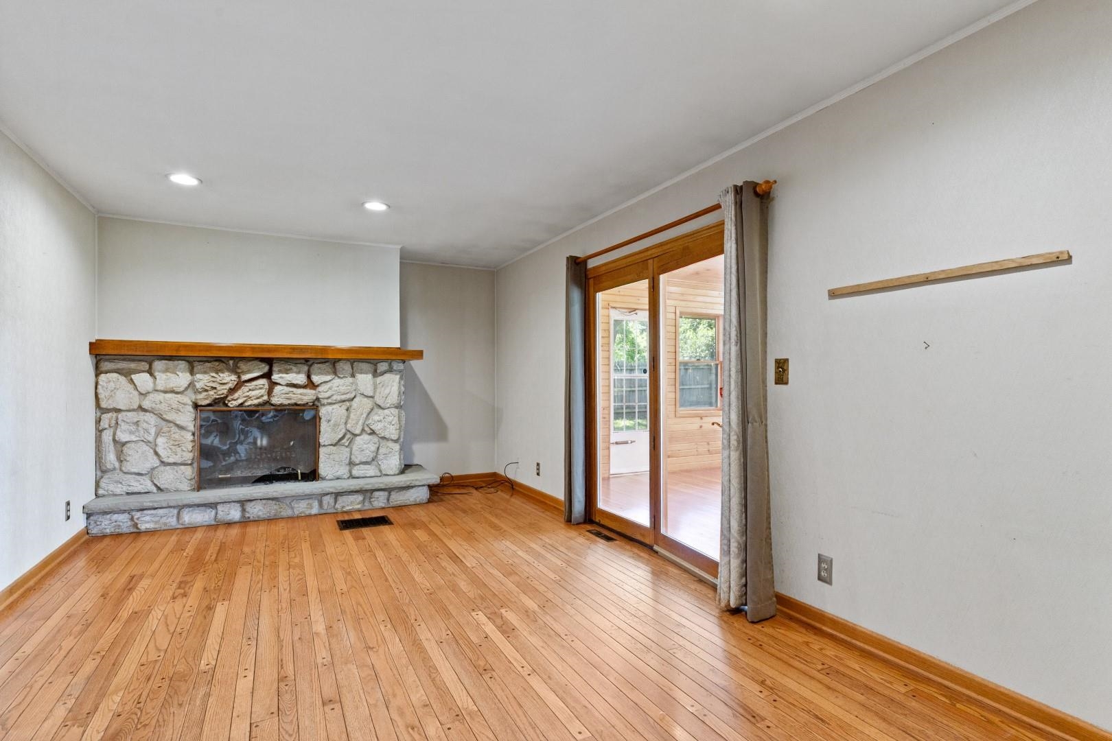 5864 Dover Road Rockford, IL 61109 - Photo 13 of 33 a view of empty room with wooden floor and fan