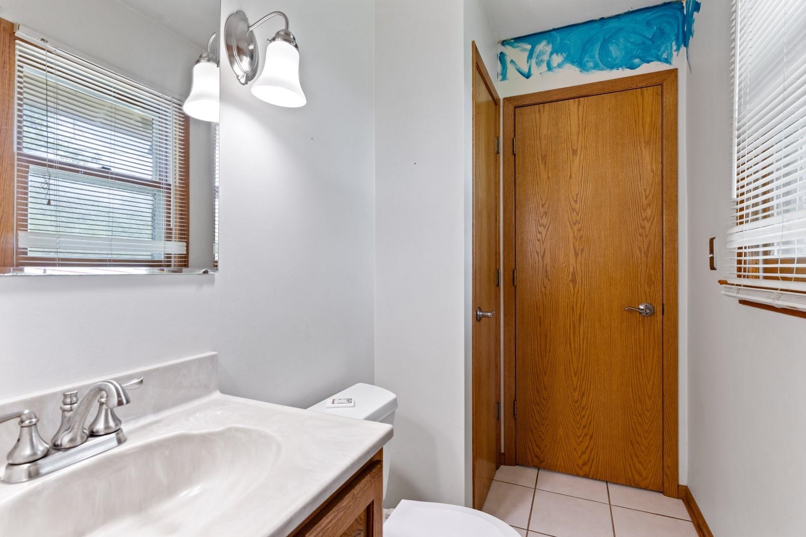 5864 Dover Road Rockford, IL 61109 - Photo 20 of 33 a bathroom with a sink a toilet and shower