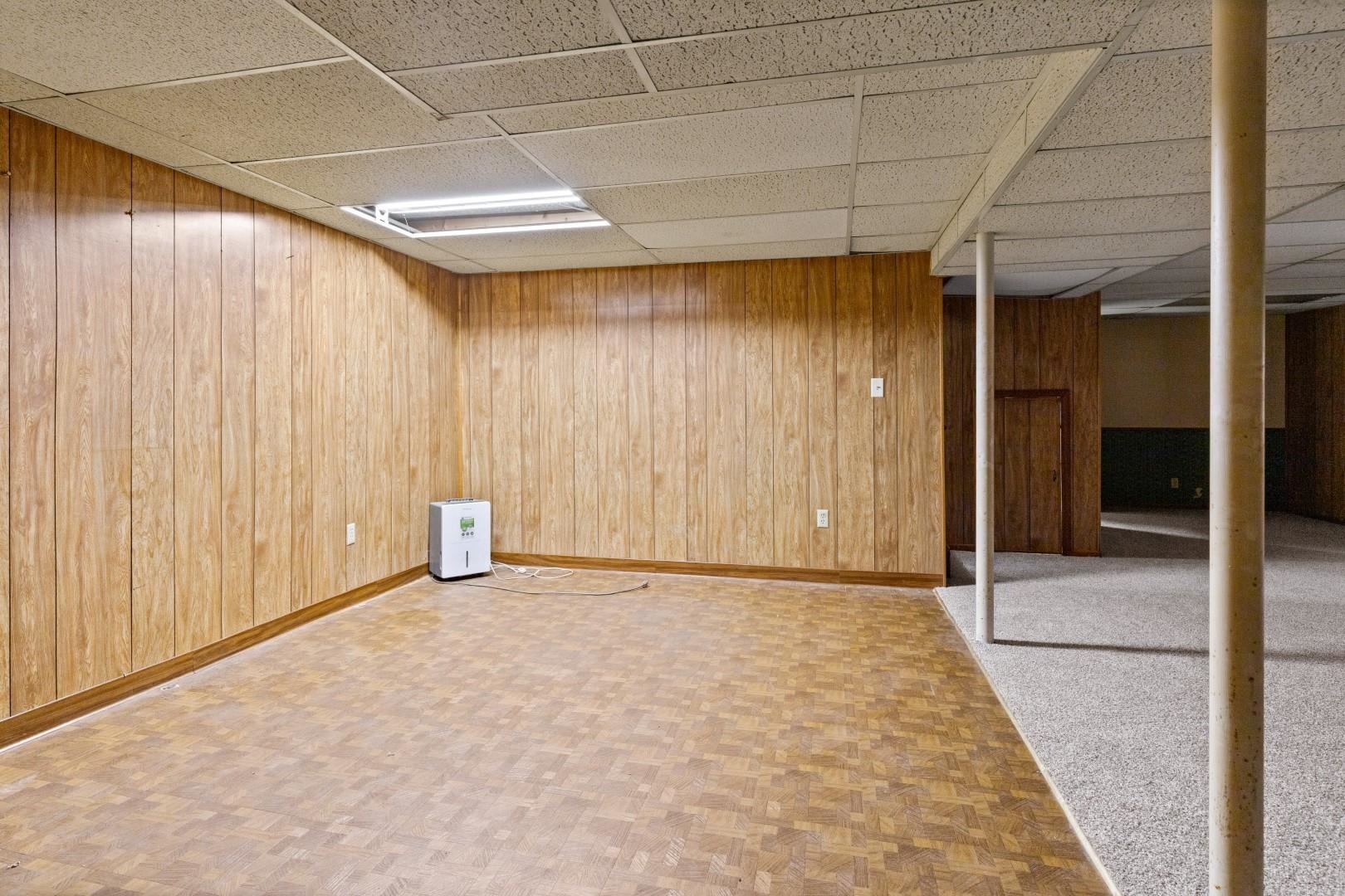 5864 Dover Road Rockford, IL 61109 - Photo 25 of 33 an empty room with entrance