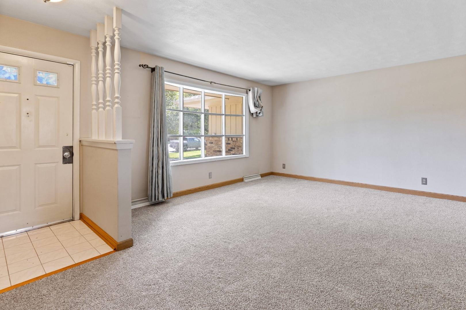 5864 Dover Road Rockford, IL 61109 - Photo 10 of 33 an empty room with windows