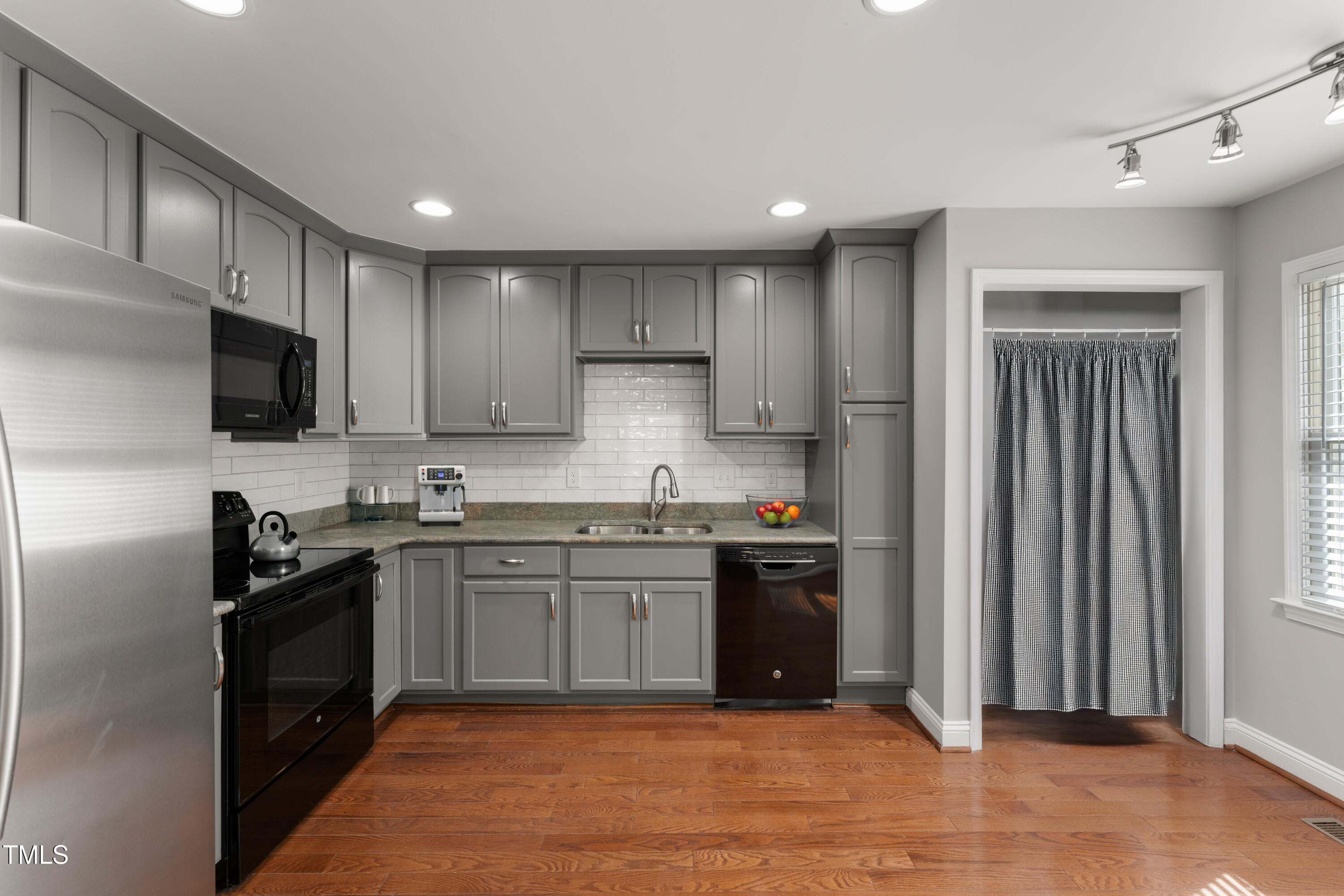 1426 Quarter Point Raleigh, NC 27615 - Photo 10 of 64 DSC03365 - Kitchen - Luxury - 2 (1)