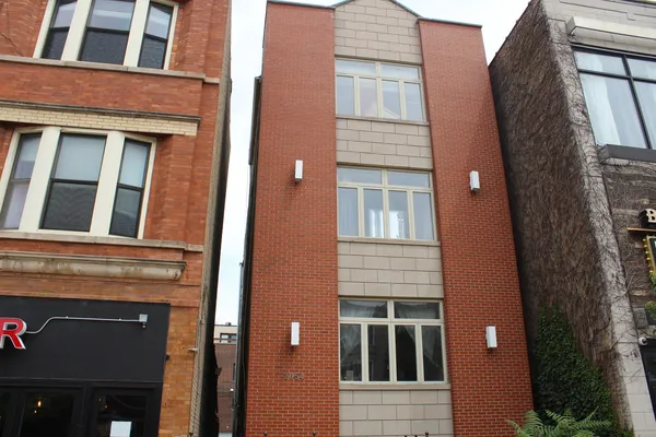 $3,800 | 2054 West Division Street, Unit 3, Chicago, IL 60622