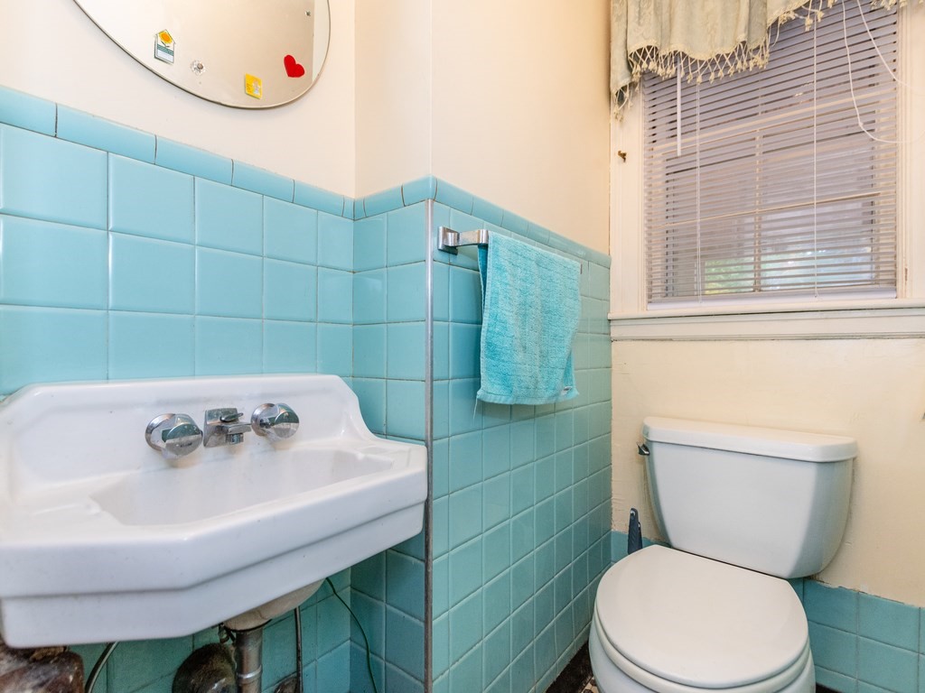 57 Mayflower Road Needham, MA 02492 - Photo 14 of 26