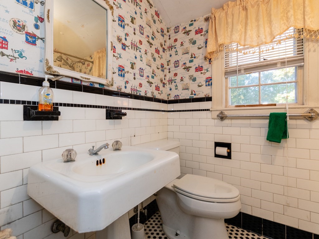 57 Mayflower Road Needham, MA 02492 - Photo 19 of 26