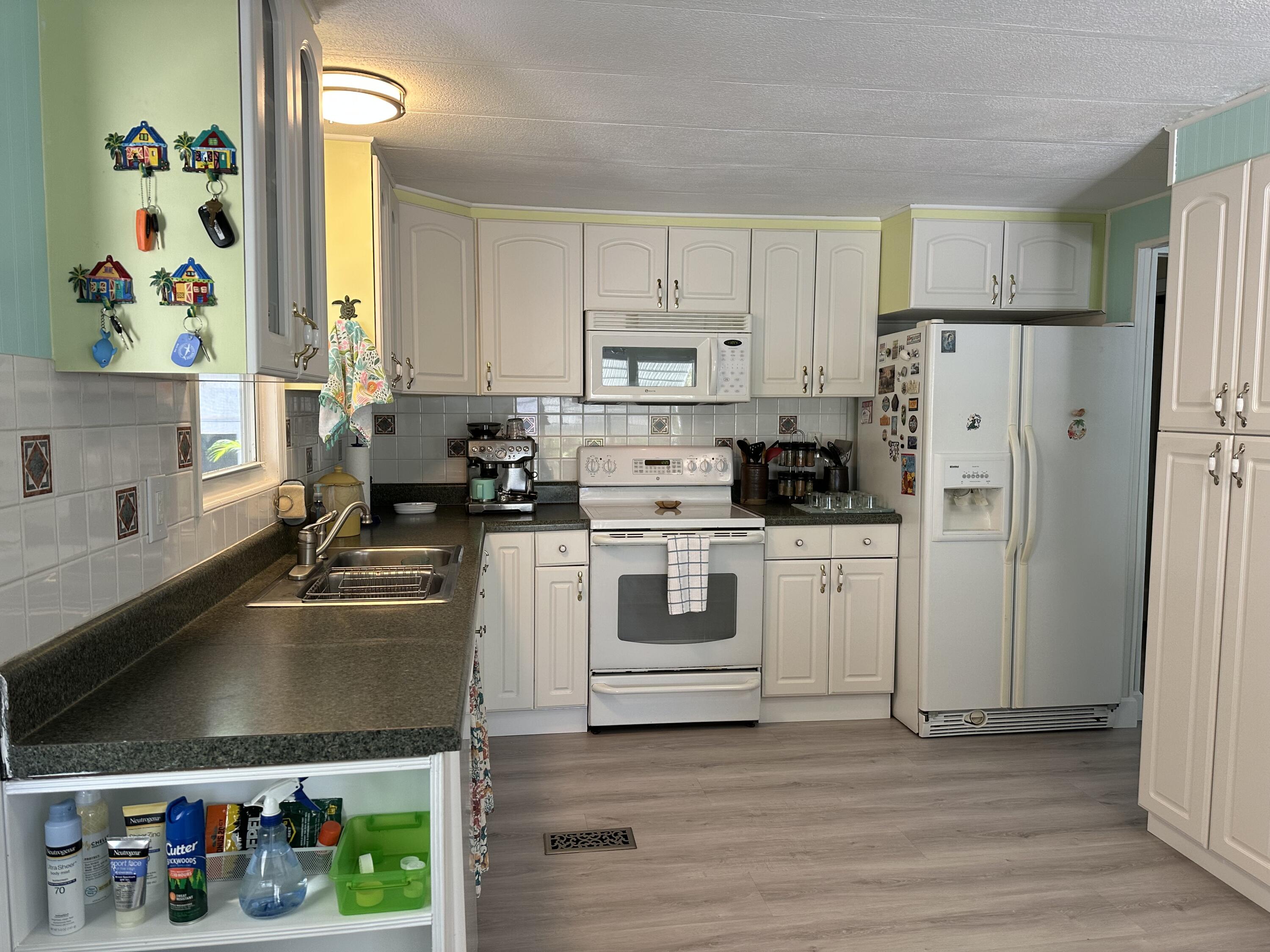 918 South Ruby Drive Key Largo, FL 33037 - Photo 11 of 57 Kitchen 4