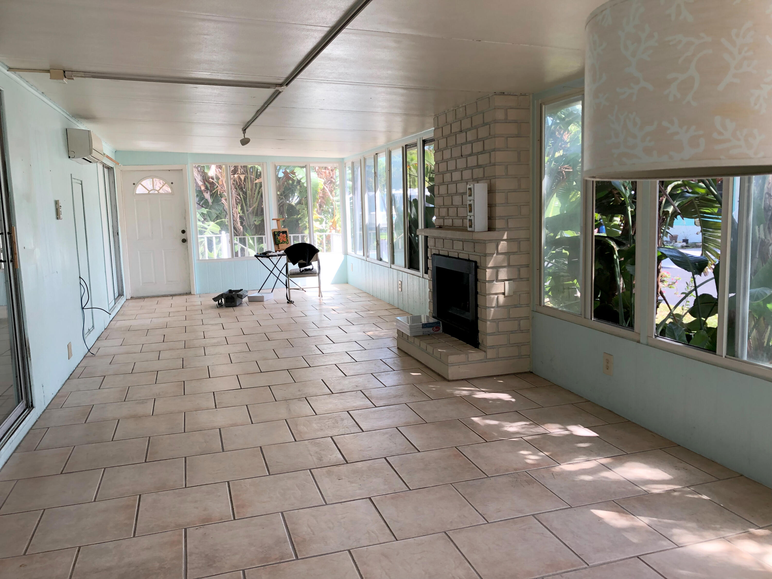918 South Ruby Drive Key Largo, FL 33037 - Photo 23 of 57 a hallway with a black white checkered floor