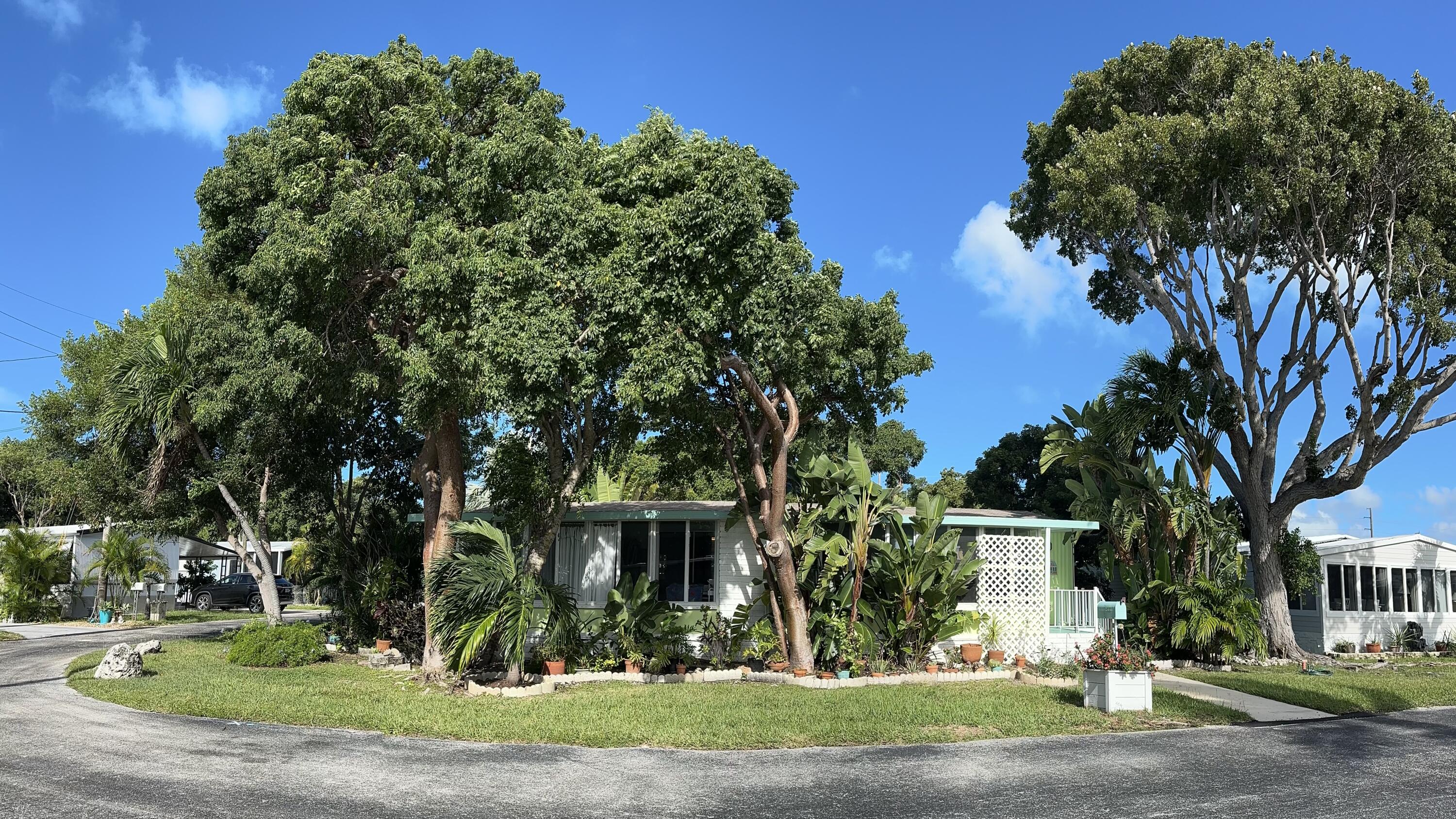 918 South Ruby Drive Key Largo, FL 33037 - Photo 7 of 57 CORNER VIEW