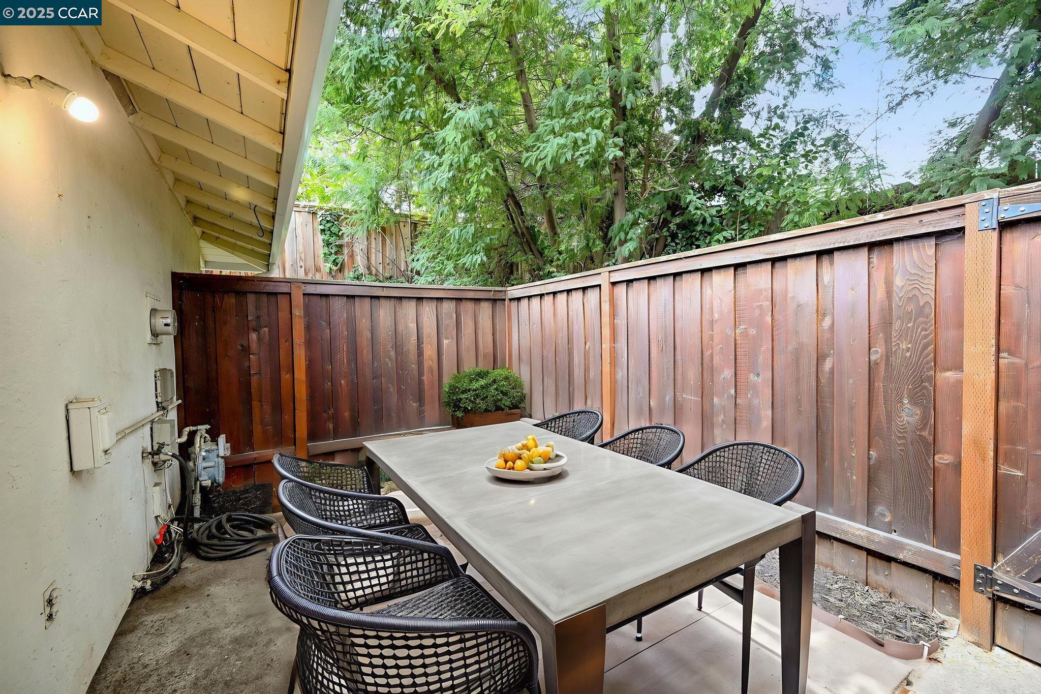 412 Carillo Court San Ramon, CA 94583 - Photo 20 of 28 a backyard of a house with table and chairs