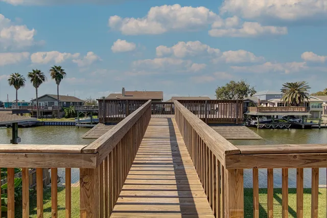 $2,400 | 170 Barracuda Street, Bayou Vista, TX 77563