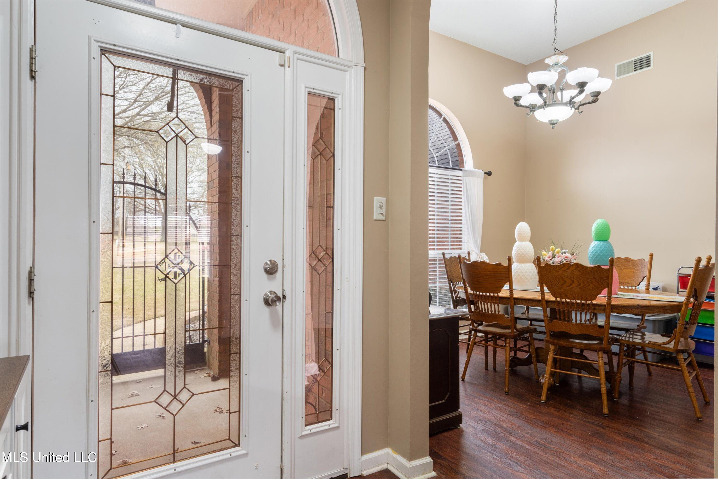 1405 Holly Springs Road Hernando, MS 38632 - Photo 4 of 28 04-DSC1397
