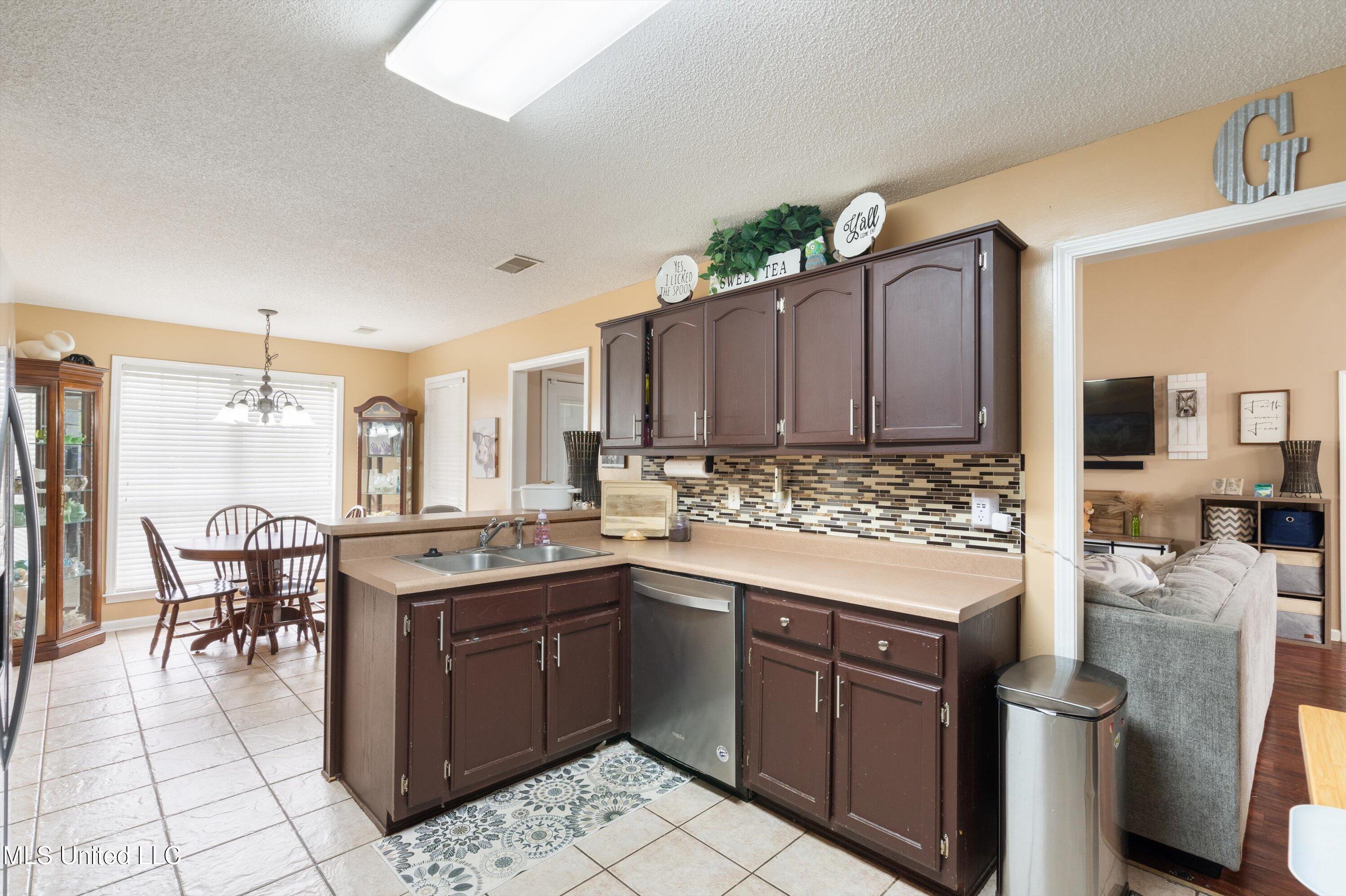 1405 Holly Springs Road Hernando, MS 38632 - Photo 8 of 28 12-DSC1421
