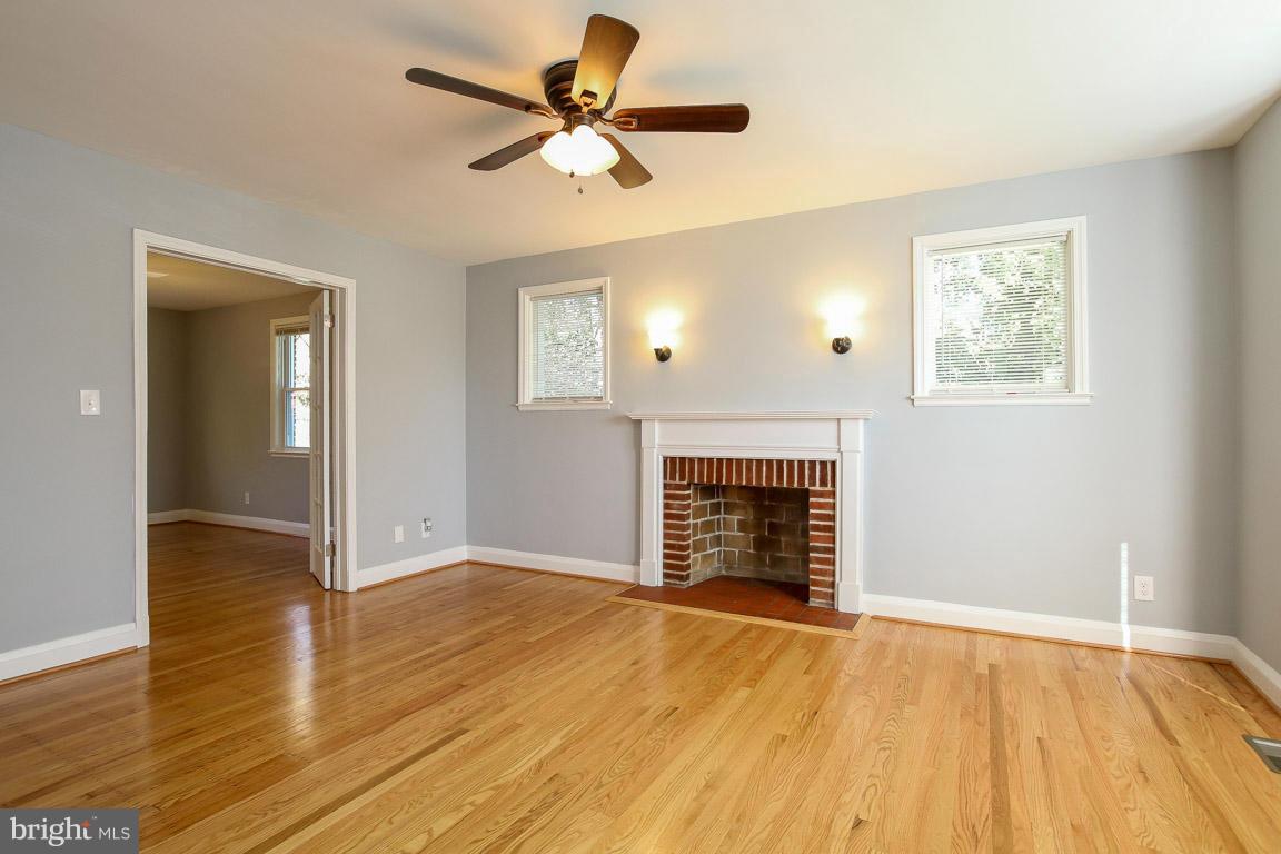 4036 Hillen Road Baltimore, MD 21218 - Photo 5 of 30 Living Room