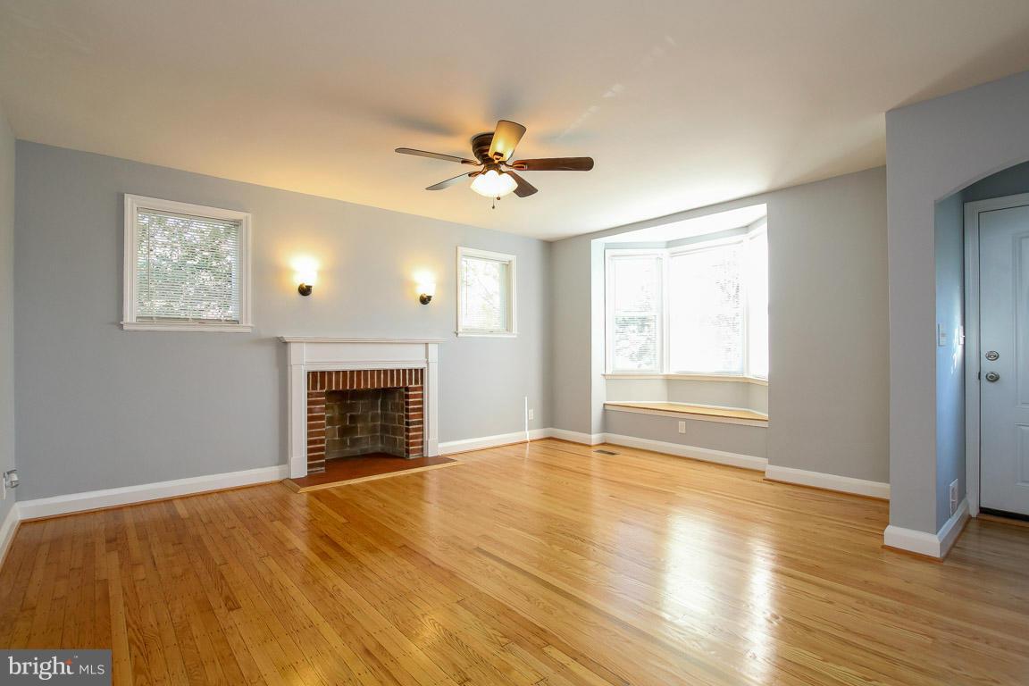 4036 Hillen Road Baltimore, MD 21218 - Photo 6 of 30 Living Room