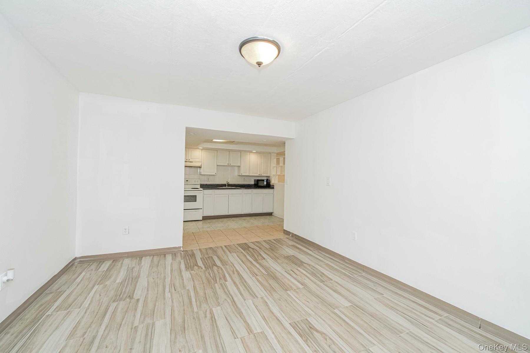 490 Clove Road Staten Island, NY 10310 - Photo 4 of 20 Dining Room