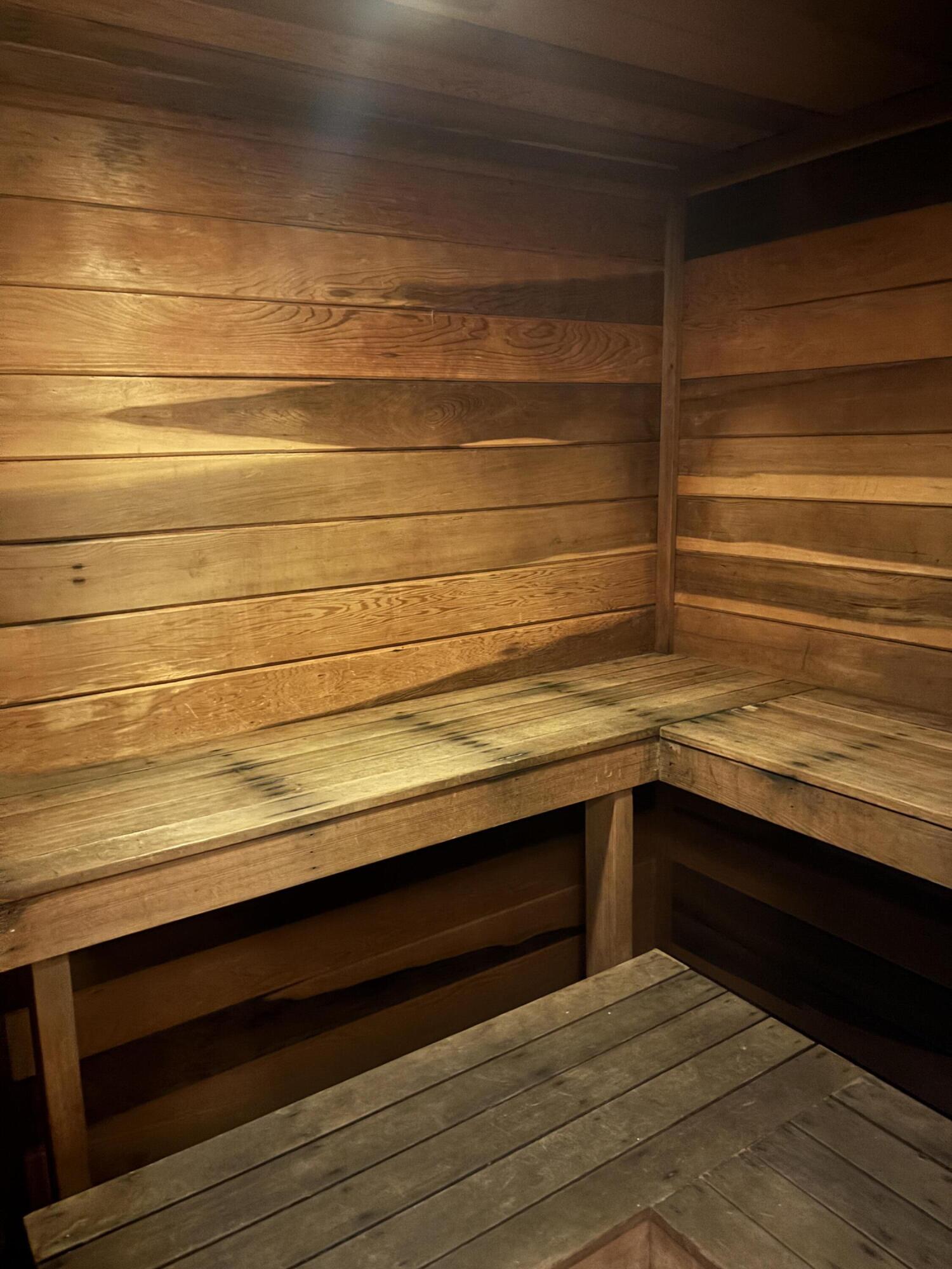 1000 Spanish River Road, Unit 3C Boca Raton, FL 33432 - Photo 20 of 21 SAUNA