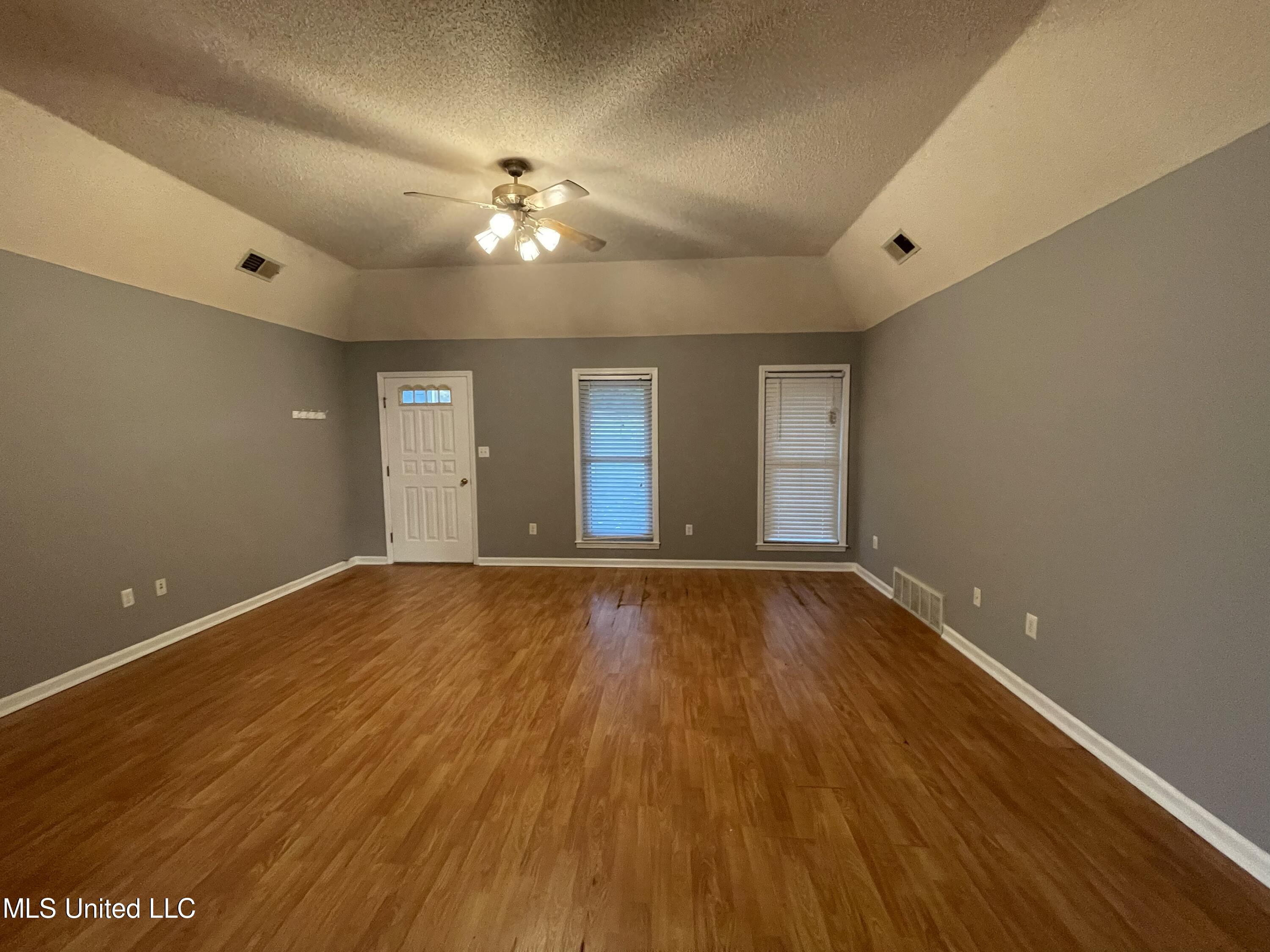 975 Reed Road Hernando, MS 38632 - Photo 3 of 25 660424AE-21FA-4843-A737-8117092E921B