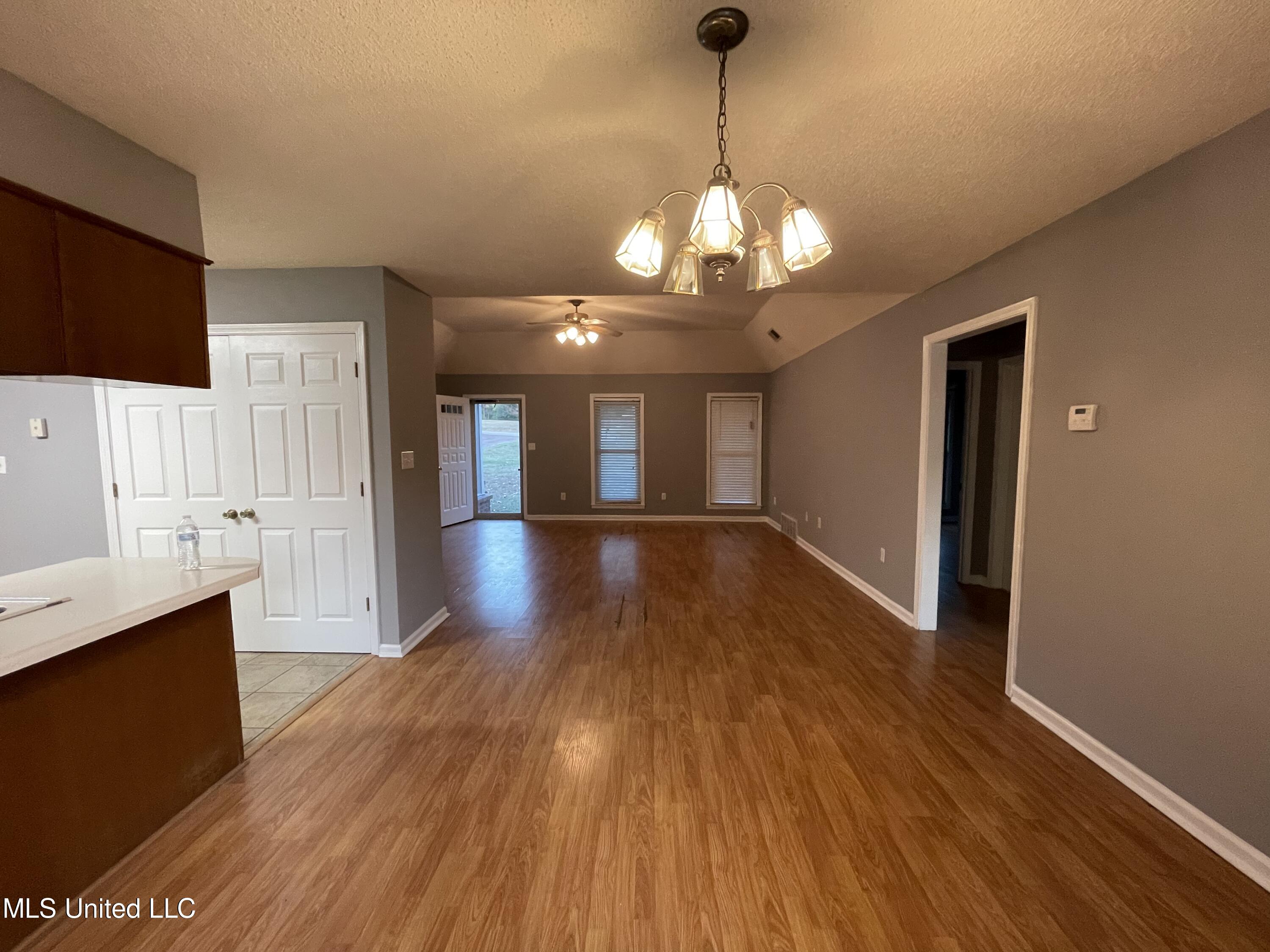 975 Reed Road Hernando, MS 38632 - Photo 4 of 25 4A9E29A4-1D7E-4C0C-83F6-297612CFEF06