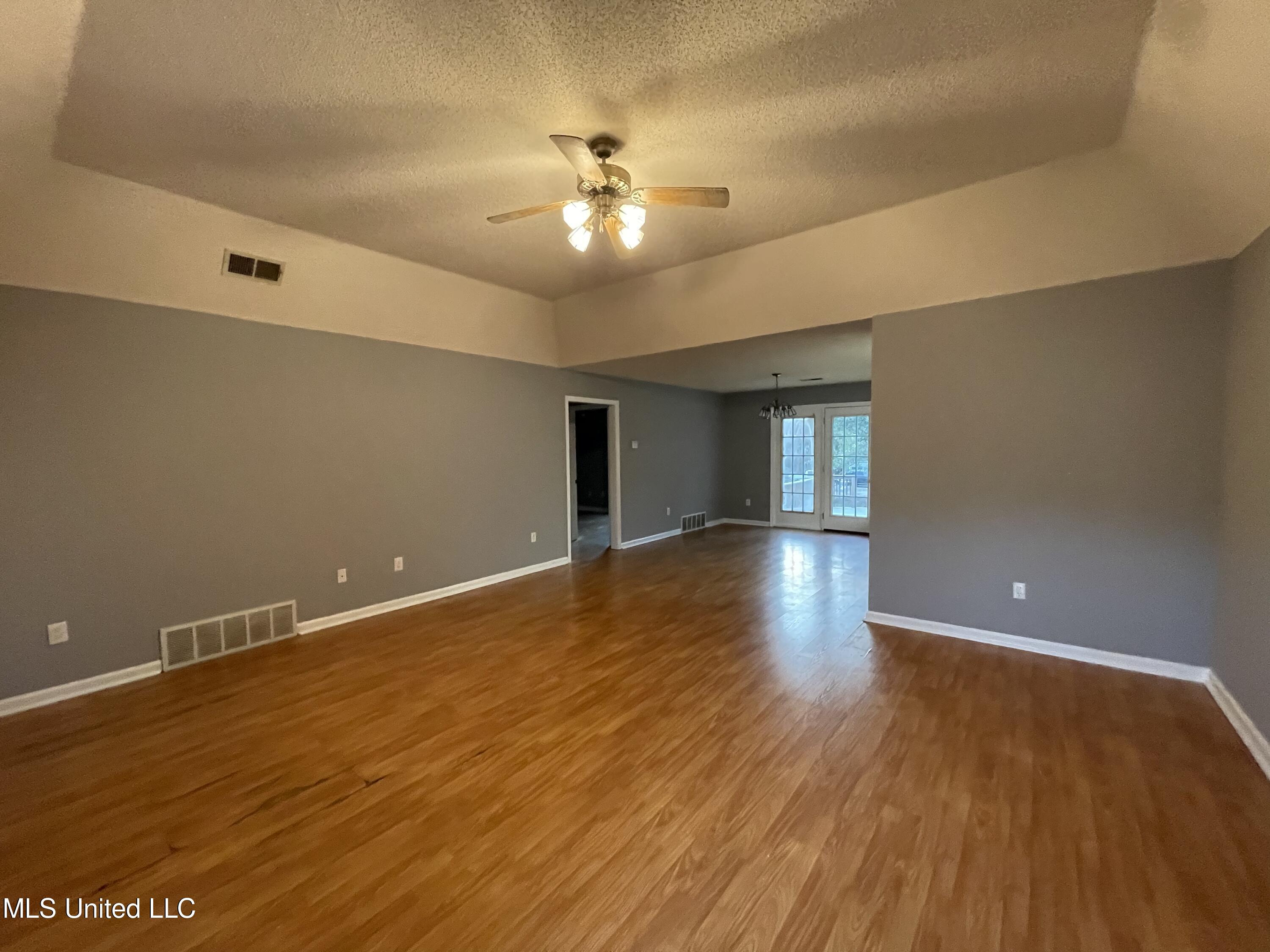975 Reed Road Hernando, MS 38632 - Photo 5 of 25 A36C2D3C-956F-4D79-9CC7-3B206CDD6CCF