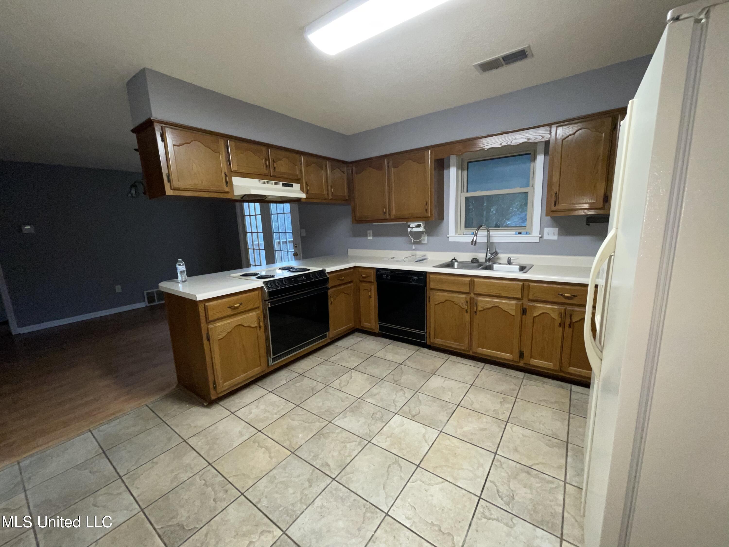 975 Reed Road Hernando, MS 38632 - Photo 9 of 25 E443E602-9396-49DB-92B1-AB25C0DDDAB6