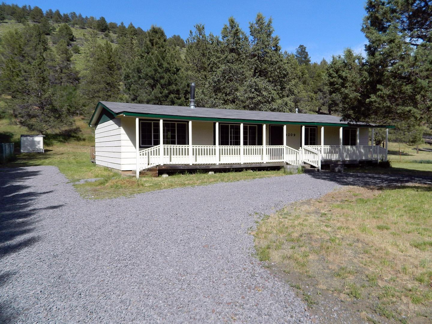 9209 Ben Kerns Road Klamath Falls, OR 97601 - Photo 1 of 15 Primary Photo