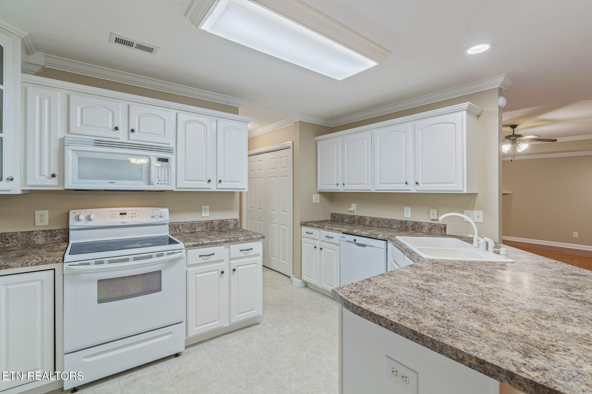 108 Honey Ridge Way Knoxville, TN 37924 - Photo 11 of 28 Kitchen