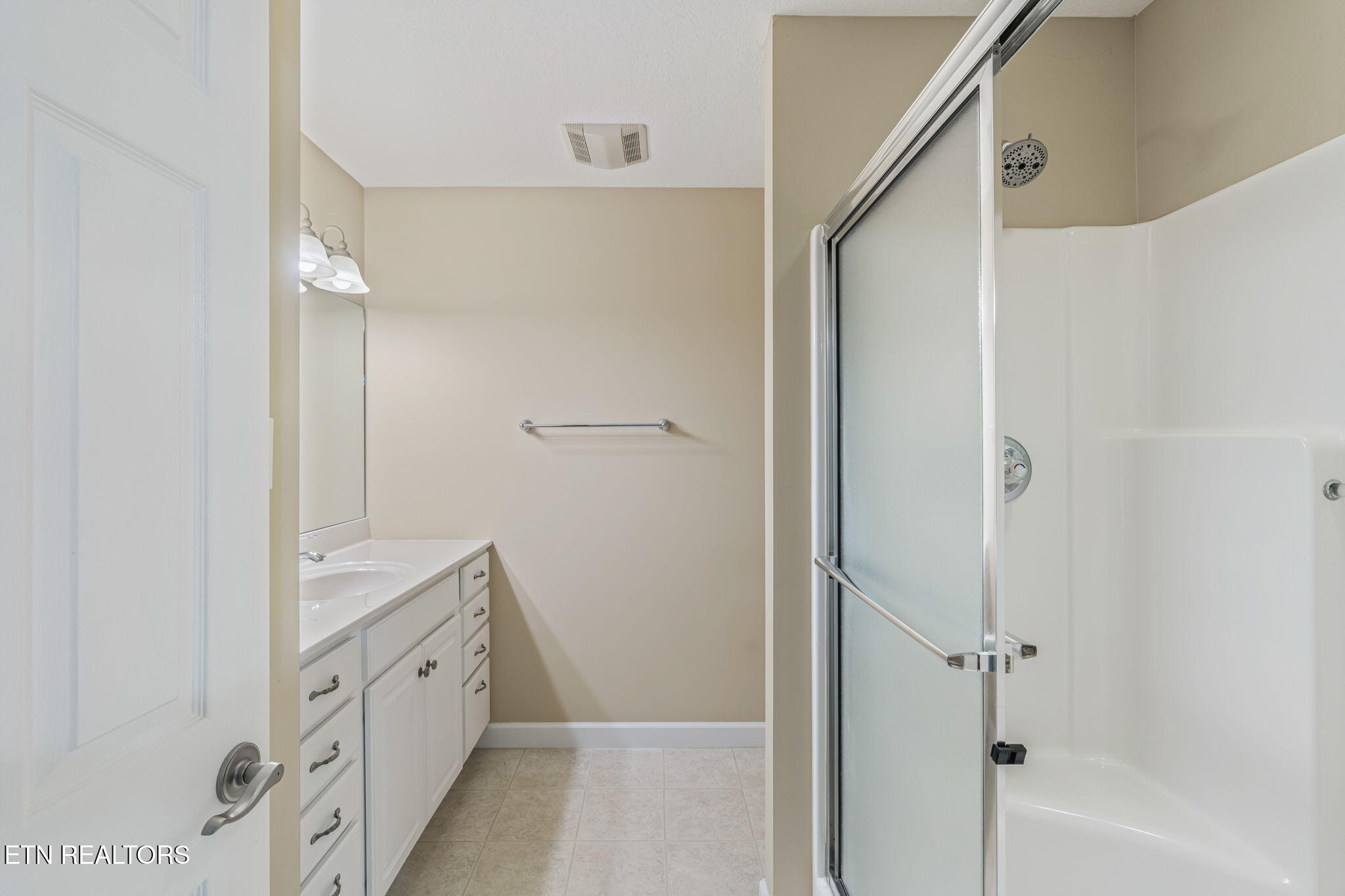 108 Honey Ridge Way Knoxville, TN 37924 - Photo 15 of 28 Primary Bathroom